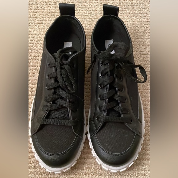 Steve Madden Sneaker - Picture 2 of 4